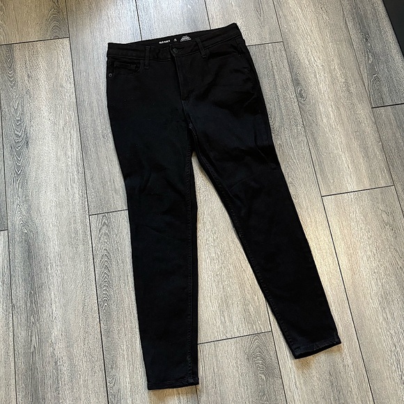 OLD NAVY • Black High Rise Rockstar Super Skinny Jeans - Picture 1 of 3